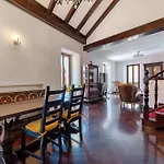 Very Elegant Historic F2 Lejlighed